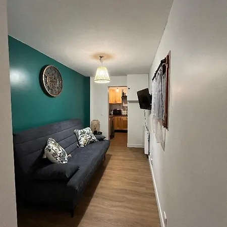 Apartment Adorable F1, Au Bord Du D'elancourt Village *