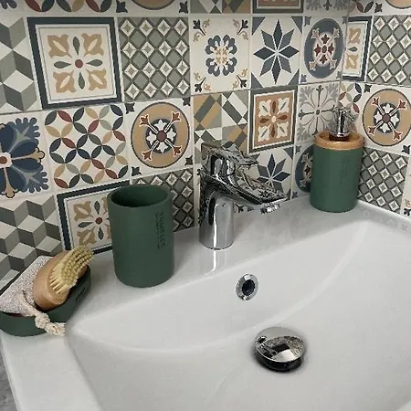Adorable F1, Au Bord Du D'elancourt Village Apartment *